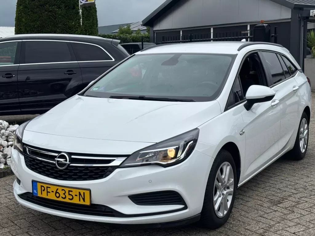 Opel Astra (2017) — foto 1