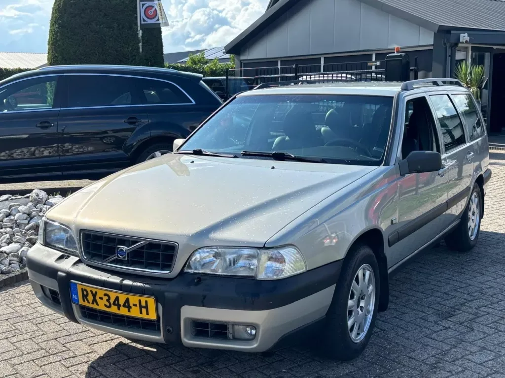 Volvo V70 XC (2000) — foto 1