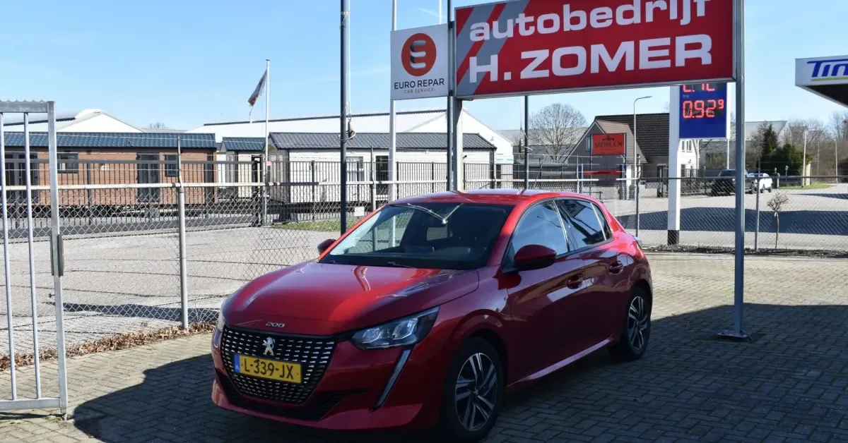 Peugeot 208 (2021) — foto 1