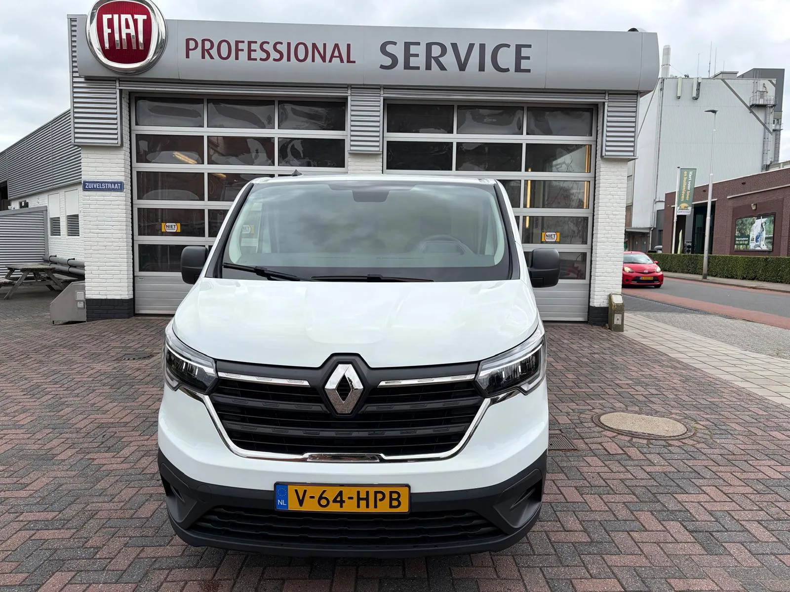 Renault Trafic (2023) — foto 1