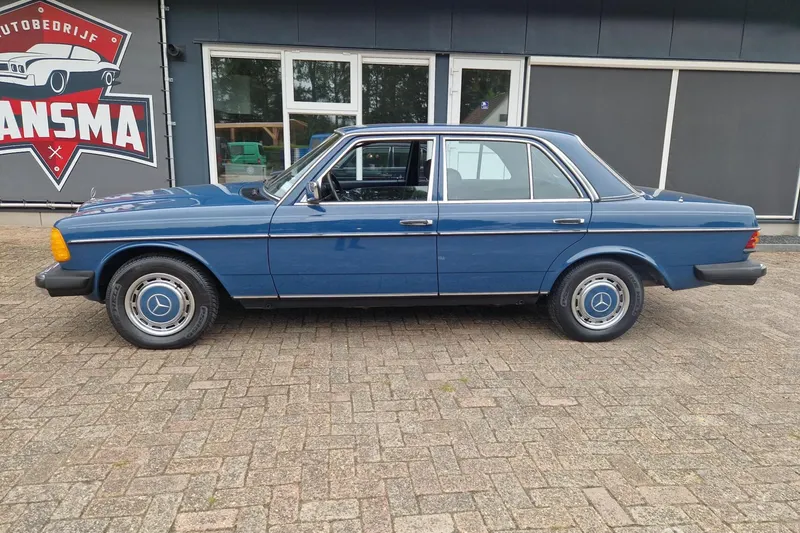 Mercedes-Benz 240 (1984)