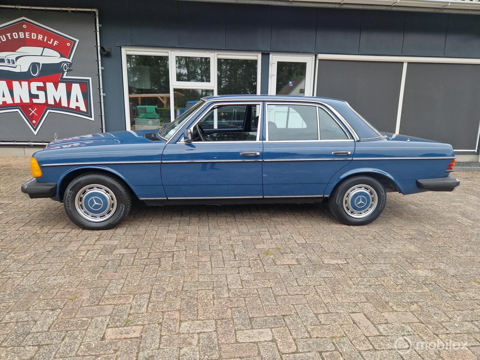 Mercedes-Benz 240 (1984) — foto 1
