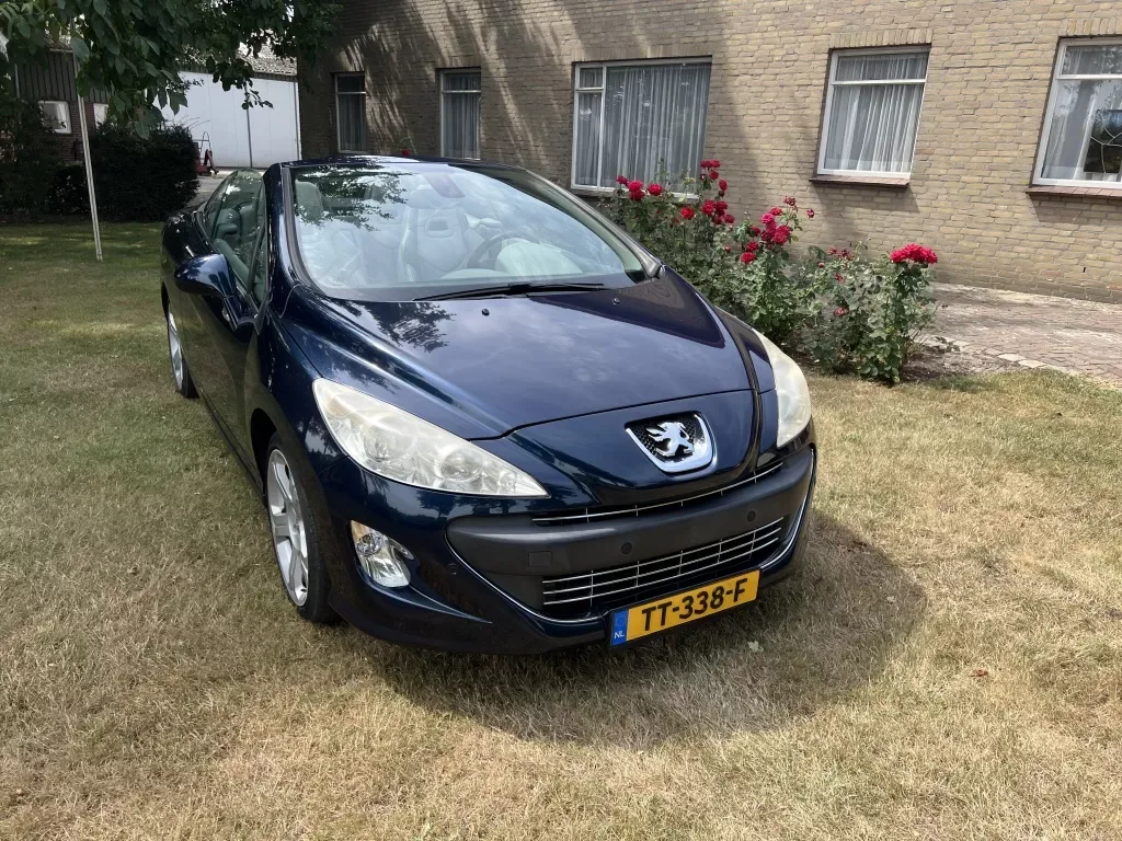 Peugeot 308 (2010) — foto 1