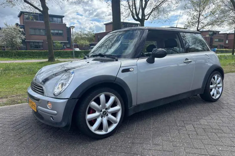 MINI Cooper (2002)