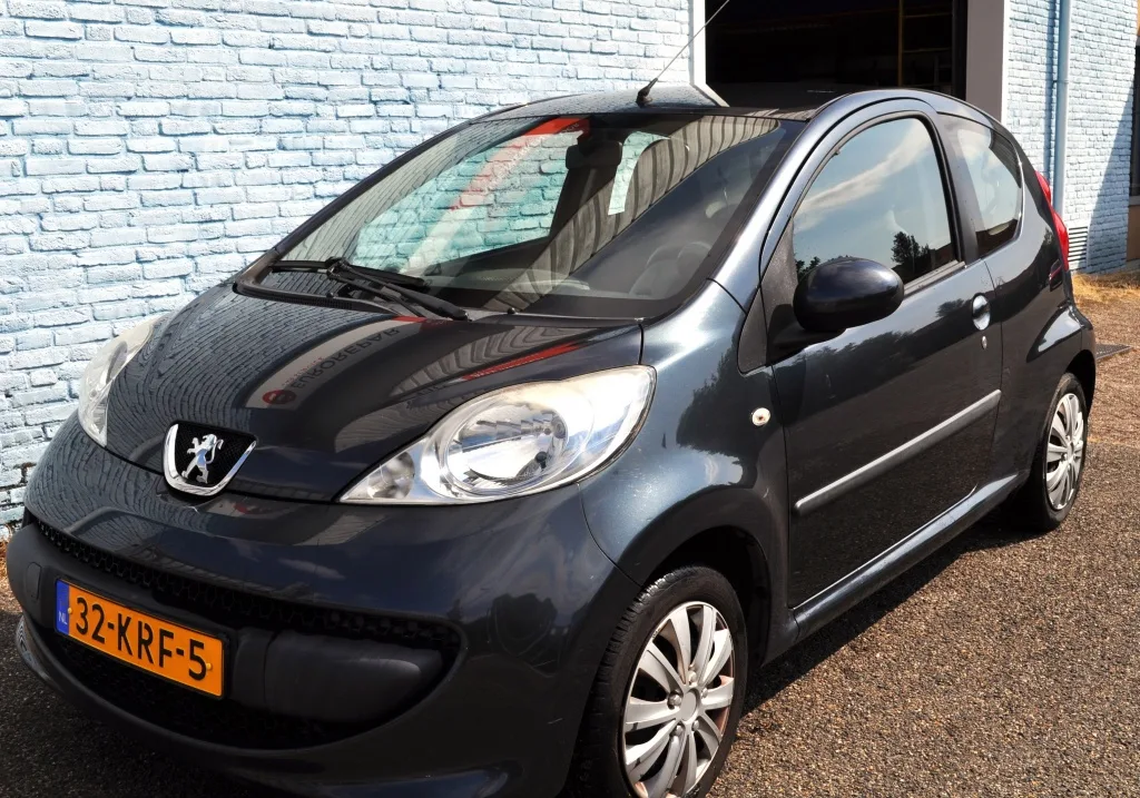 Peugeot 107 (2008) — foto 1