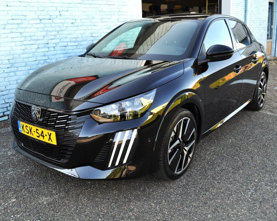 Peugeot 208 (2024) — foto 1