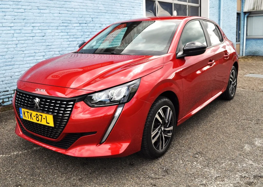 Peugeot 208 (2023) — foto 1