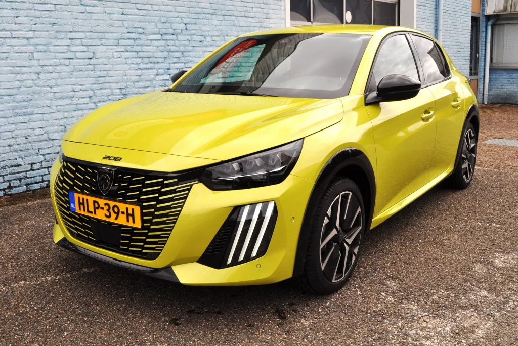 Peugeot e-208 (2025) — foto 1