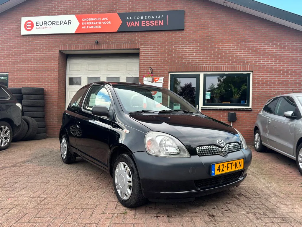 Toyota Yaris (2000) — foto 1