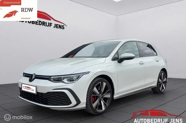 Volkswagen Golf (2021) — foto 1