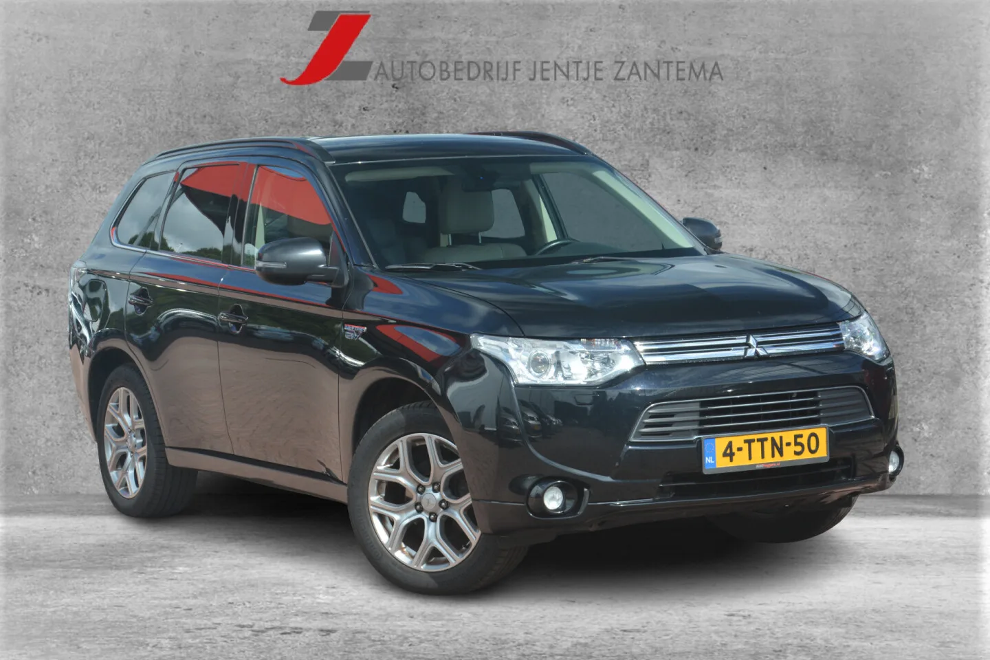 Mitsubishi Outlander (2014) — foto 1