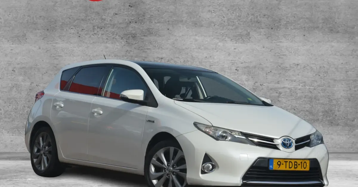 Toyota Auris (2014) — foto 1