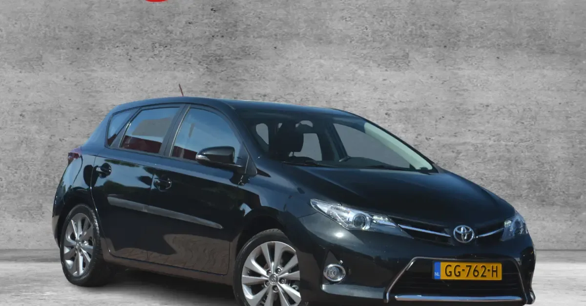 Toyota Auris (2015) — foto 1