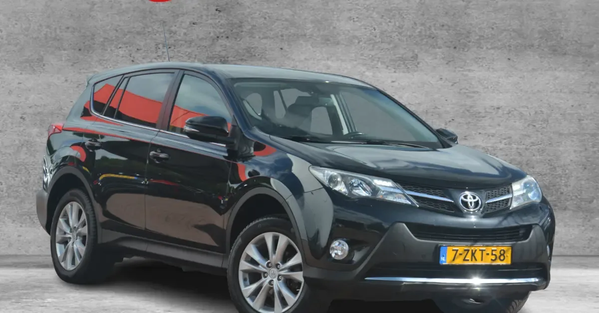 Toyota RAV4 (2015) — foto 1