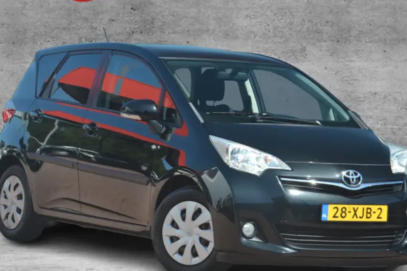 Toyota Verso-S (2012)