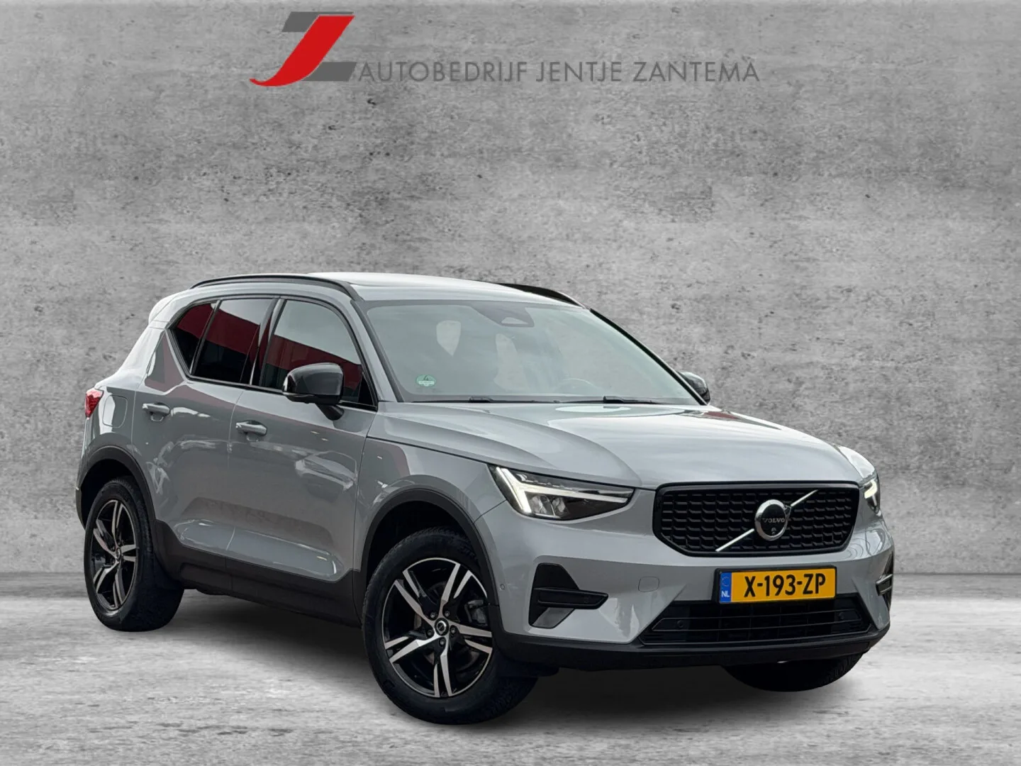 Volvo XC40 (2024) — foto 1