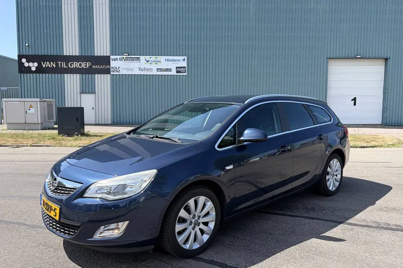 Opel Astra (2012)