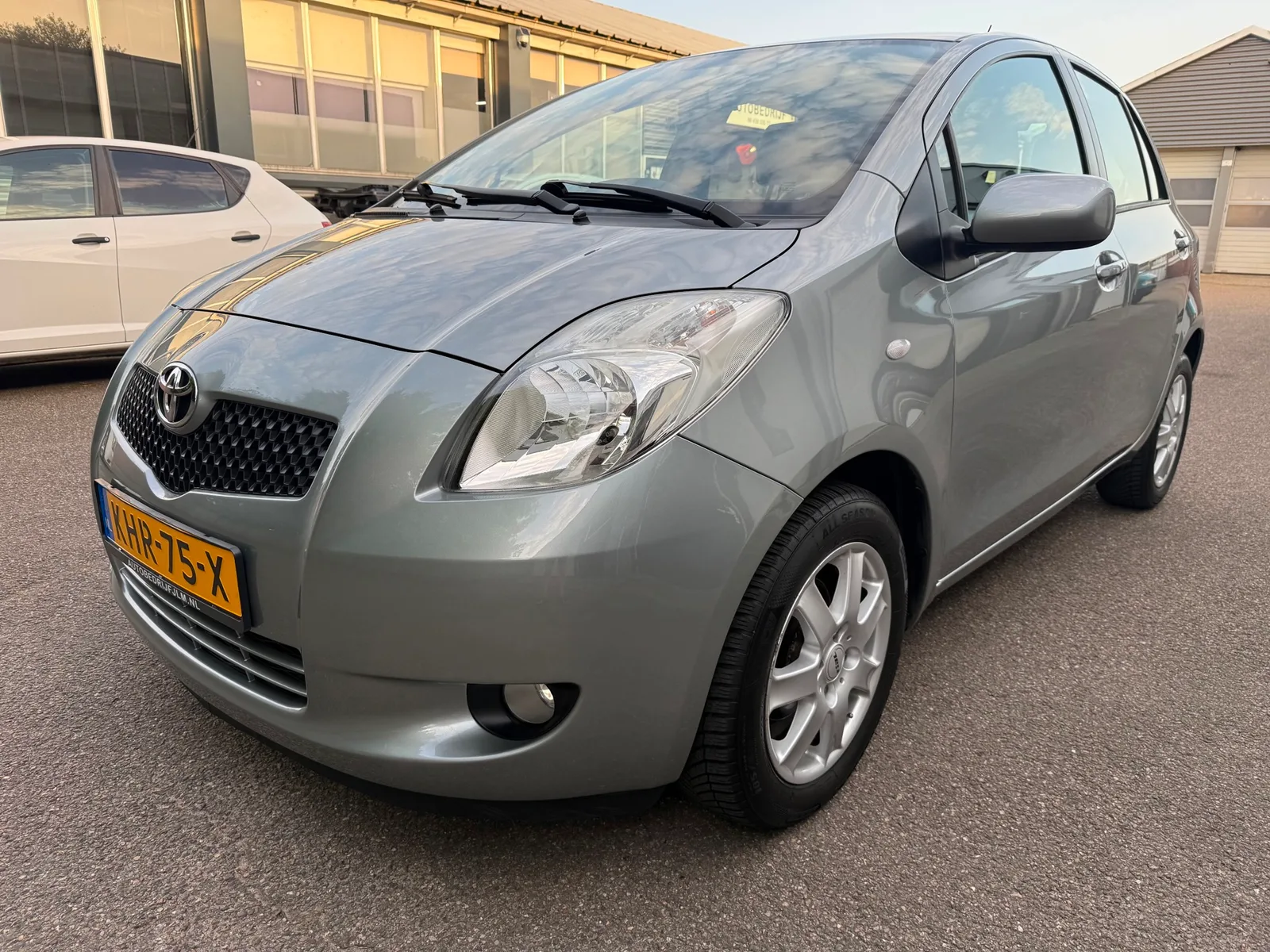 Toyota Yaris (2008) — foto 1