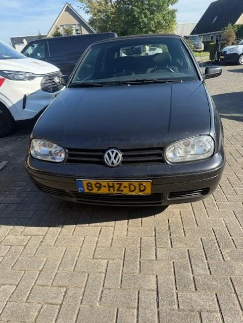 Volkswagen Golf (2002) — foto 1