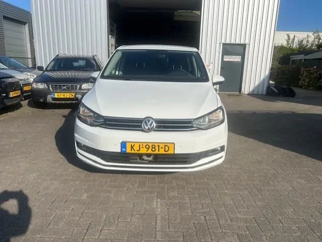 Volkswagen Touran (2016) — foto 1
