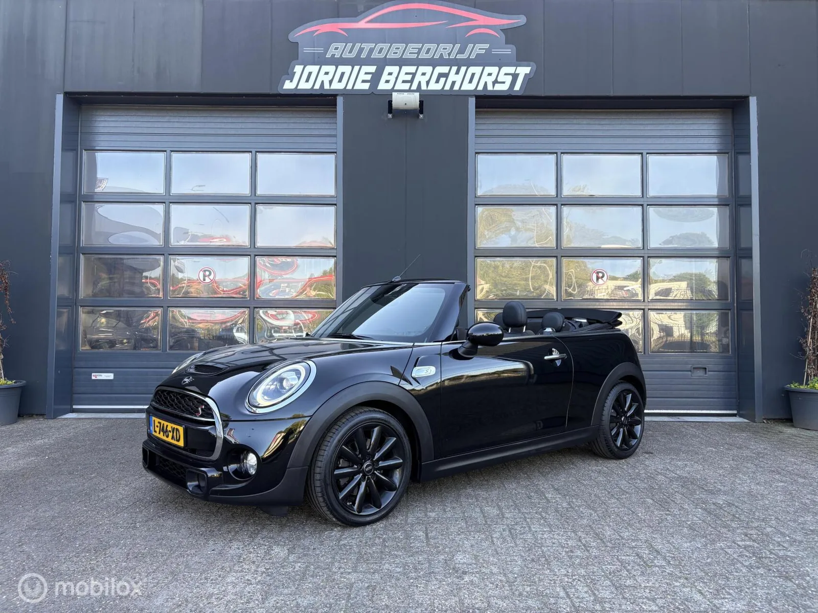 MINI Cabrio (2018) — foto 1