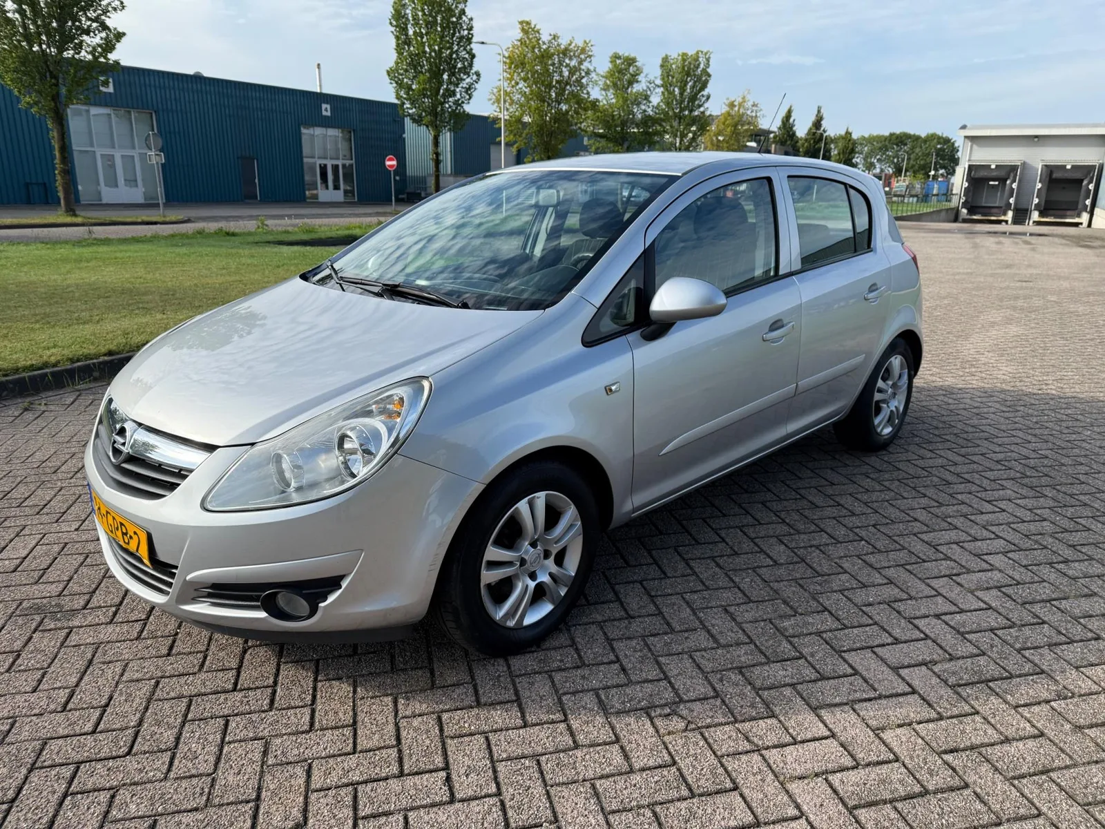 Opel Corsa (2008) — foto 1