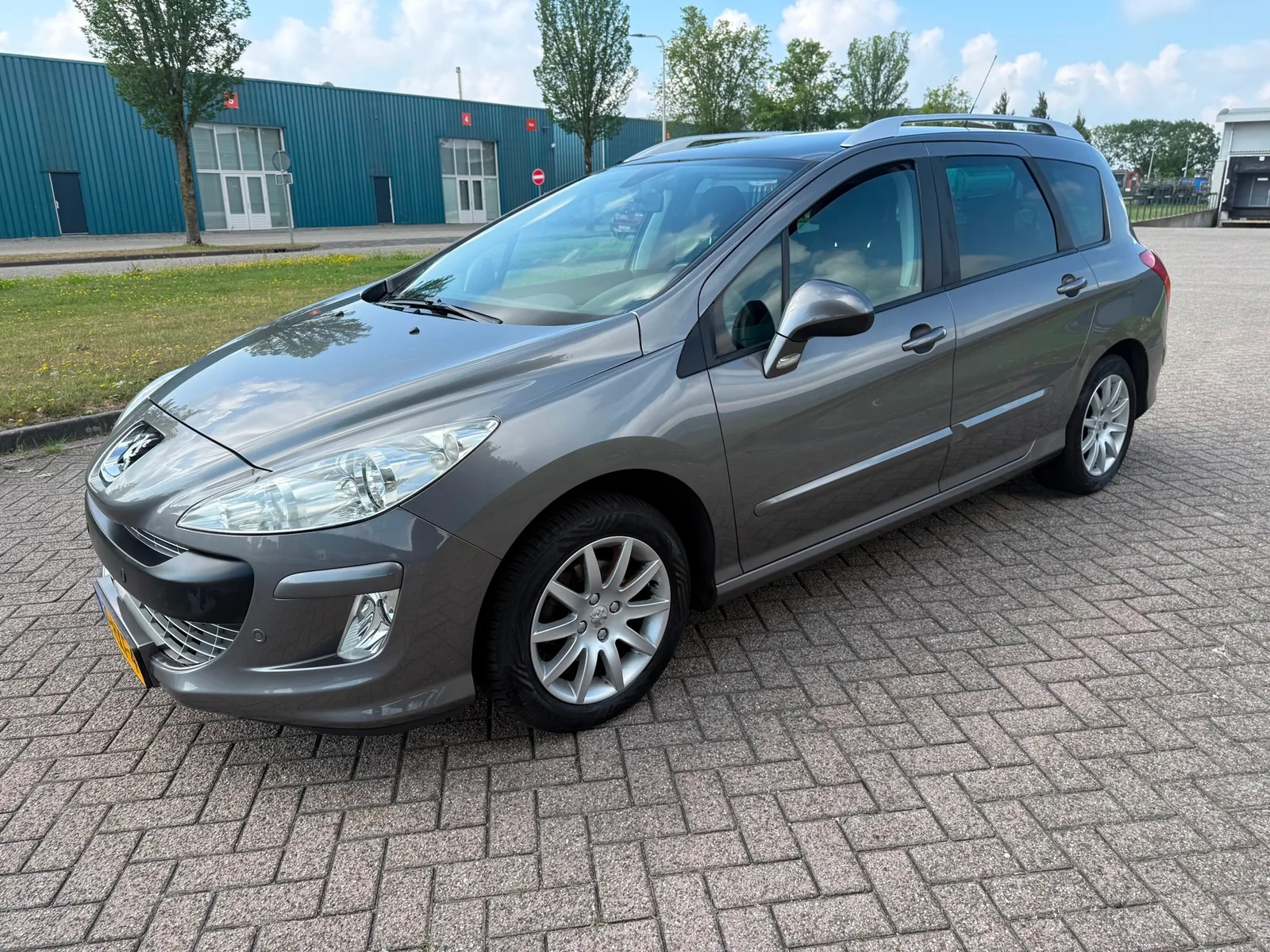 Peugeot 308 (2009) — foto 1
