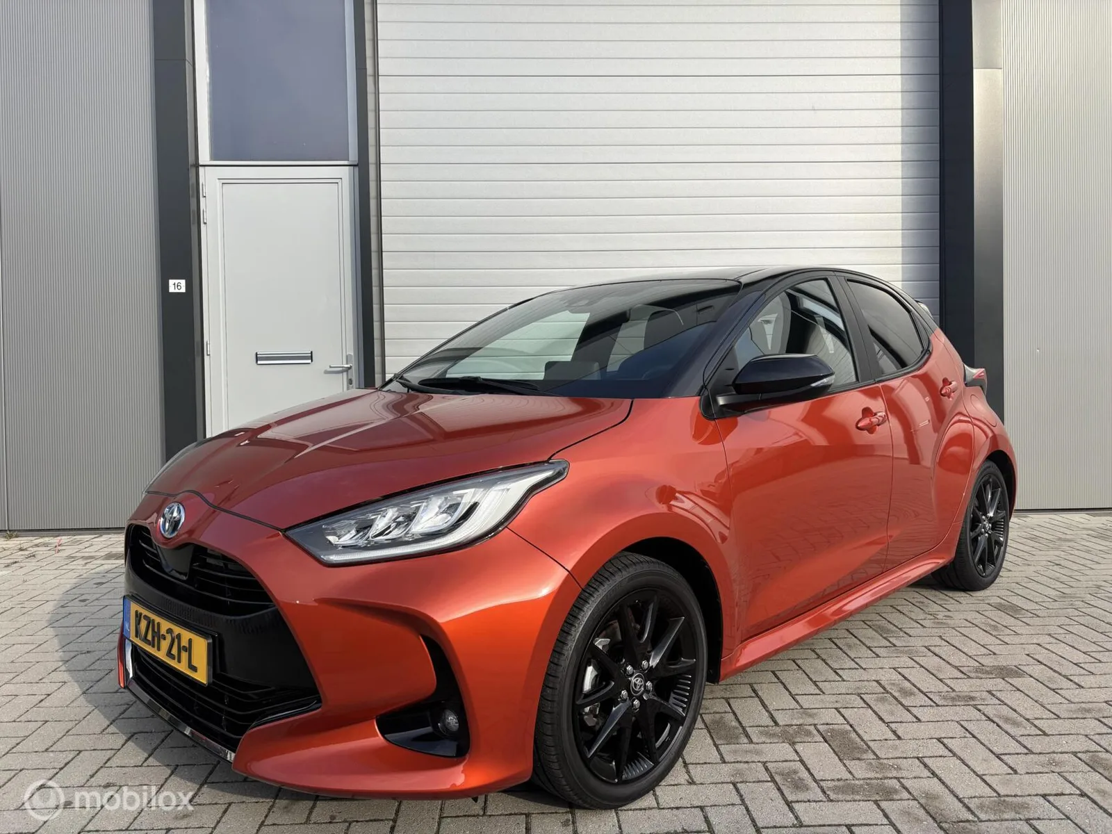 Toyota Yaris (2023) — foto 1