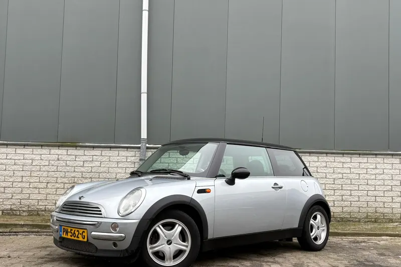 MINI Cooper (2002)