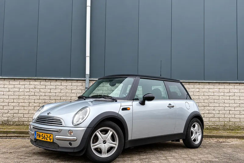MINI Cooper (2002)