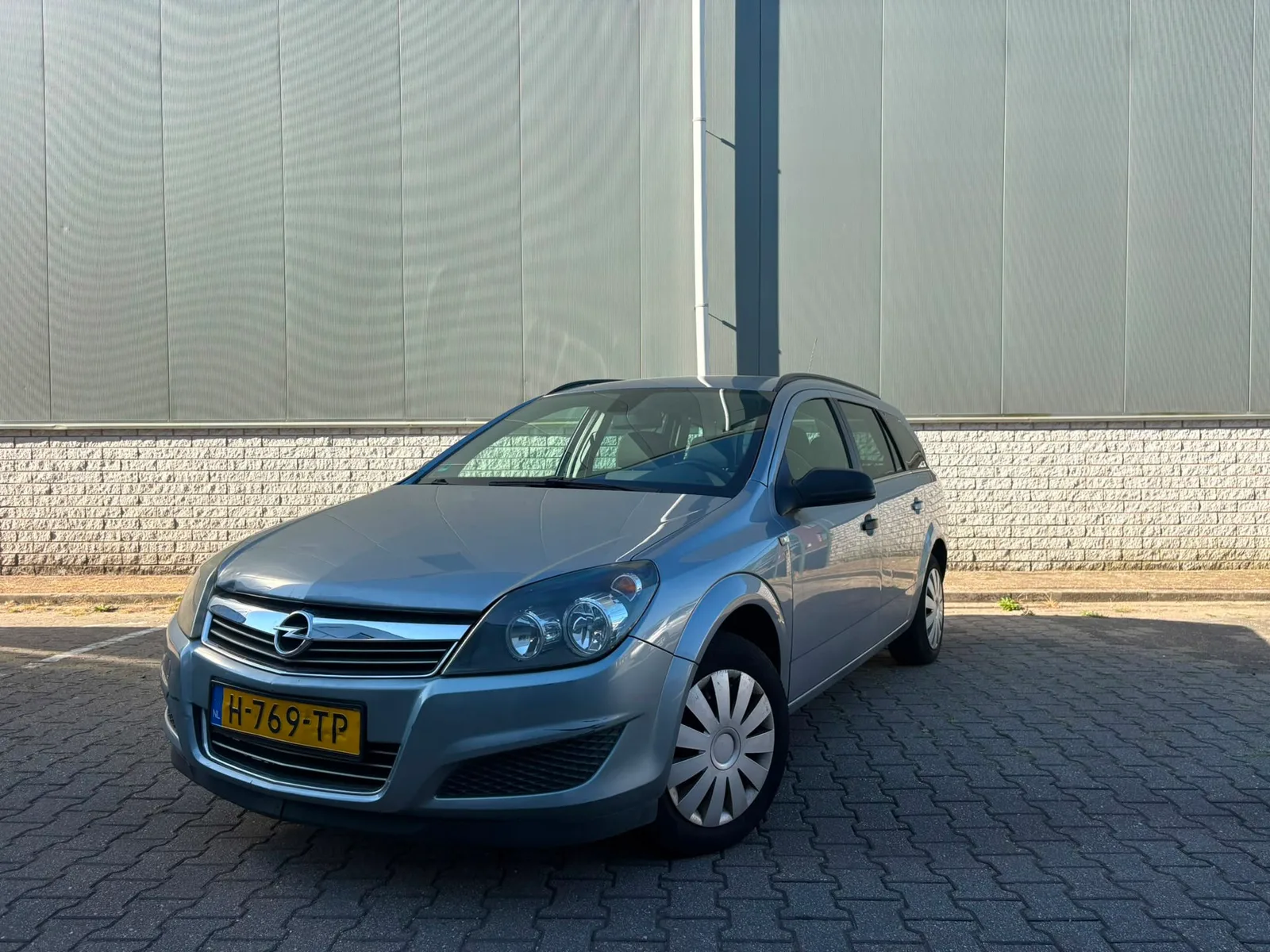 Opel Astra (2010) — foto 1