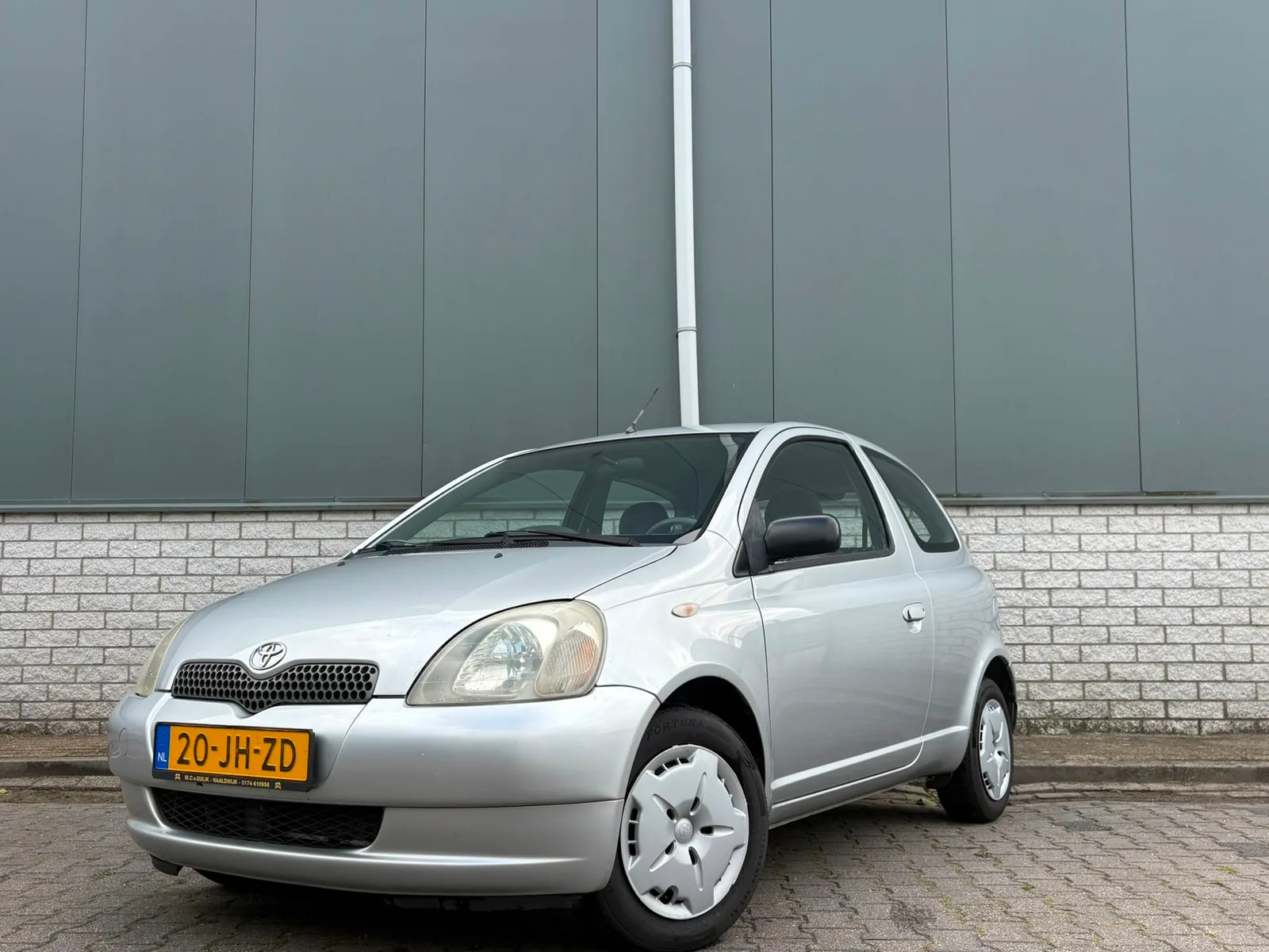 Toyota Yaris (2002) — foto 1