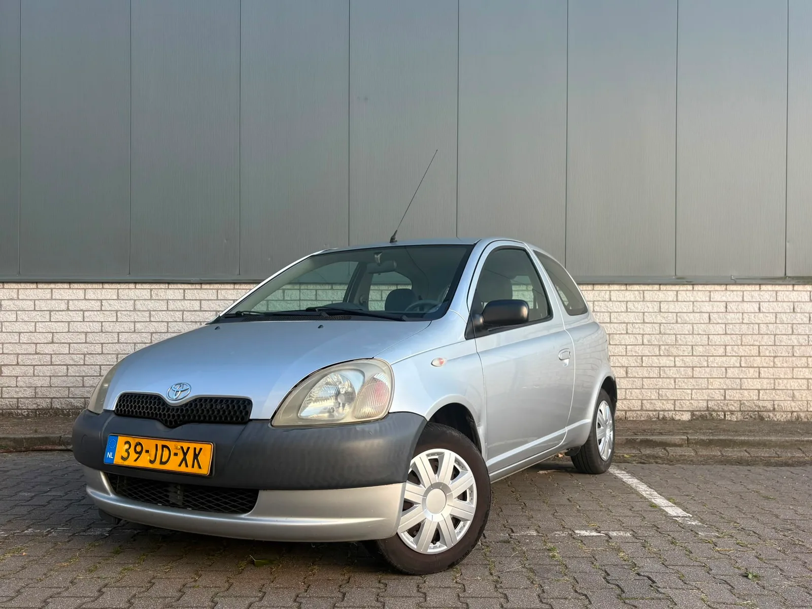 Toyota Yaris (2002) — foto 1