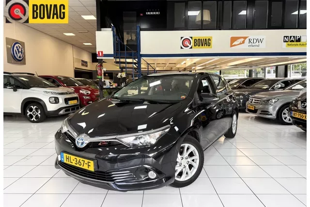 Toyota Auris (2015) — foto 1