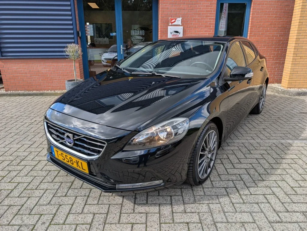 Volvo V40 (2015) — foto 1