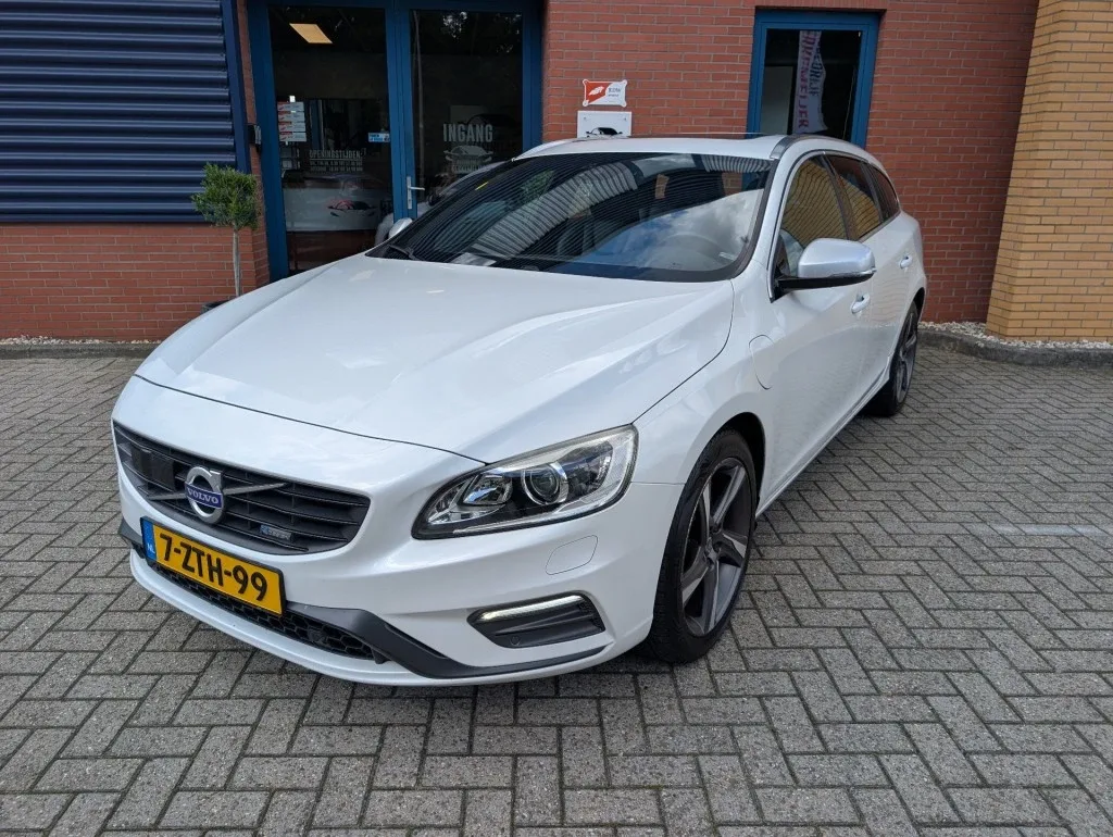 Volvo V60 (2015) — foto 1