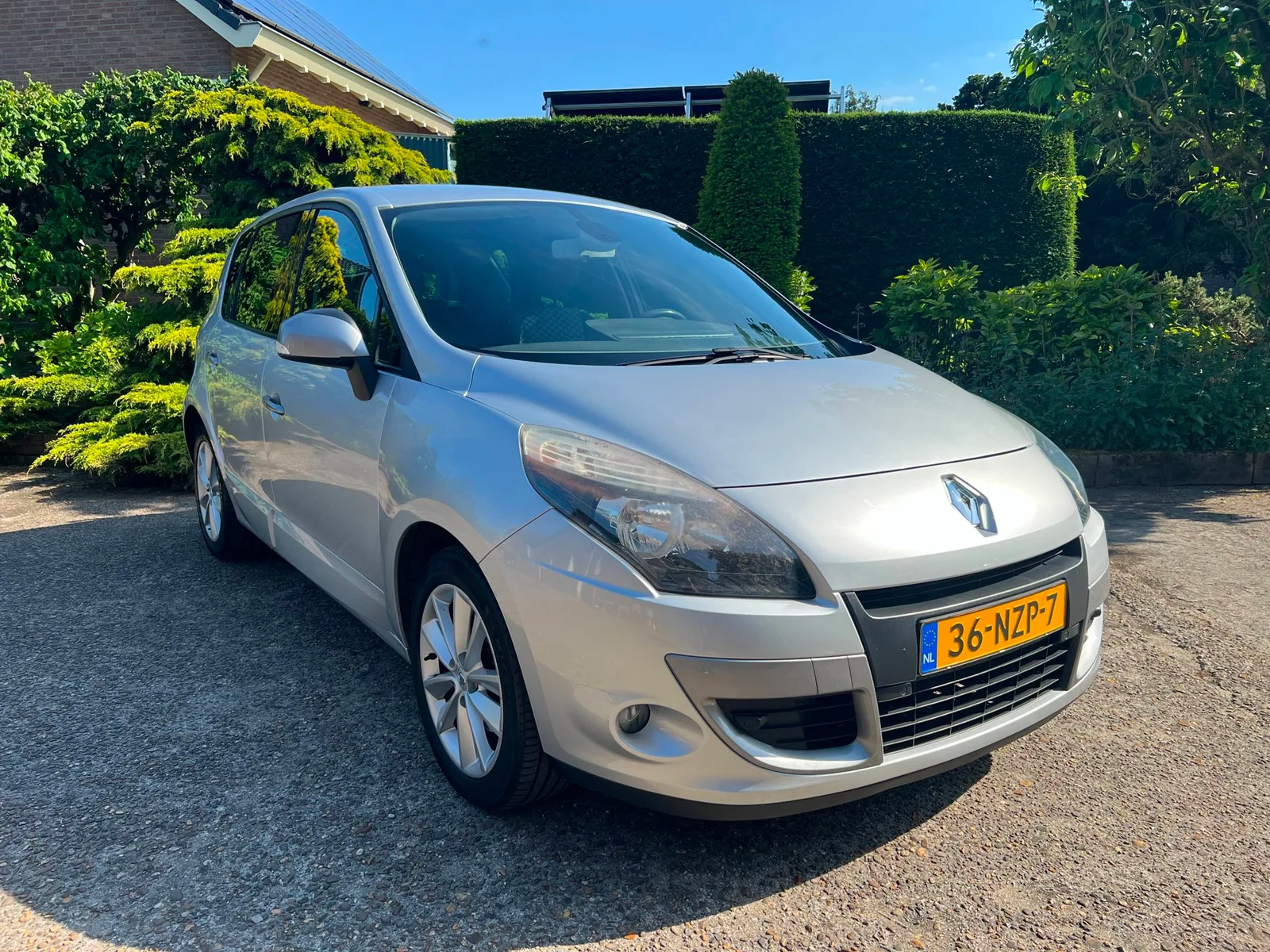 Renault Scénic (2011) — foto 1