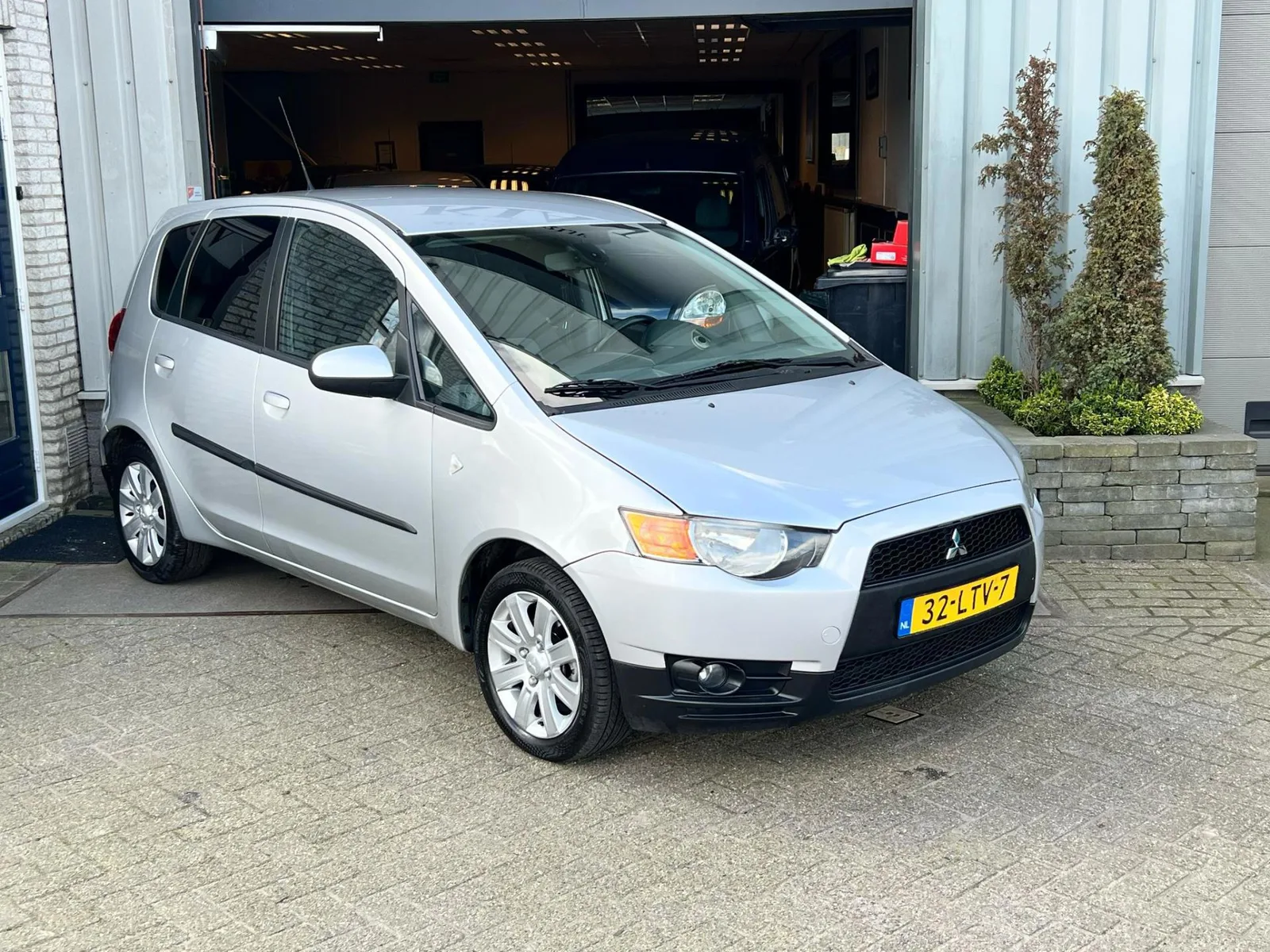 Mitsubishi Colt (2010) — foto 1