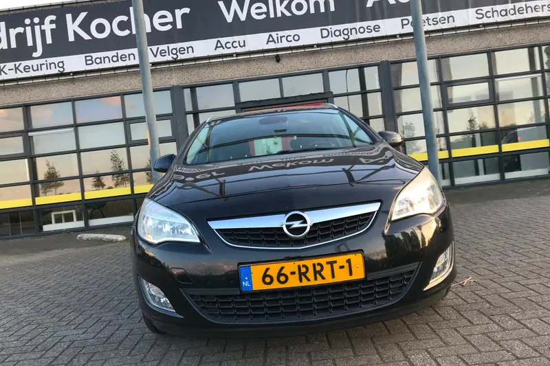 Opel Astra Sports Tourer (2011)