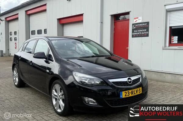 Opel Astra (2011) — foto 1