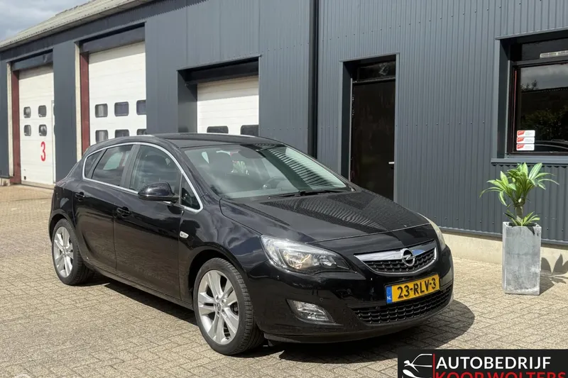 Opel Astra (2011)