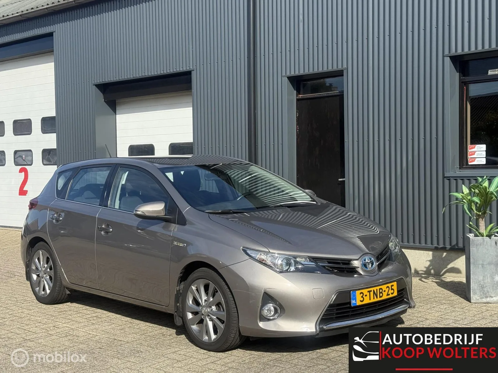 Toyota Auris (2013) — foto 1