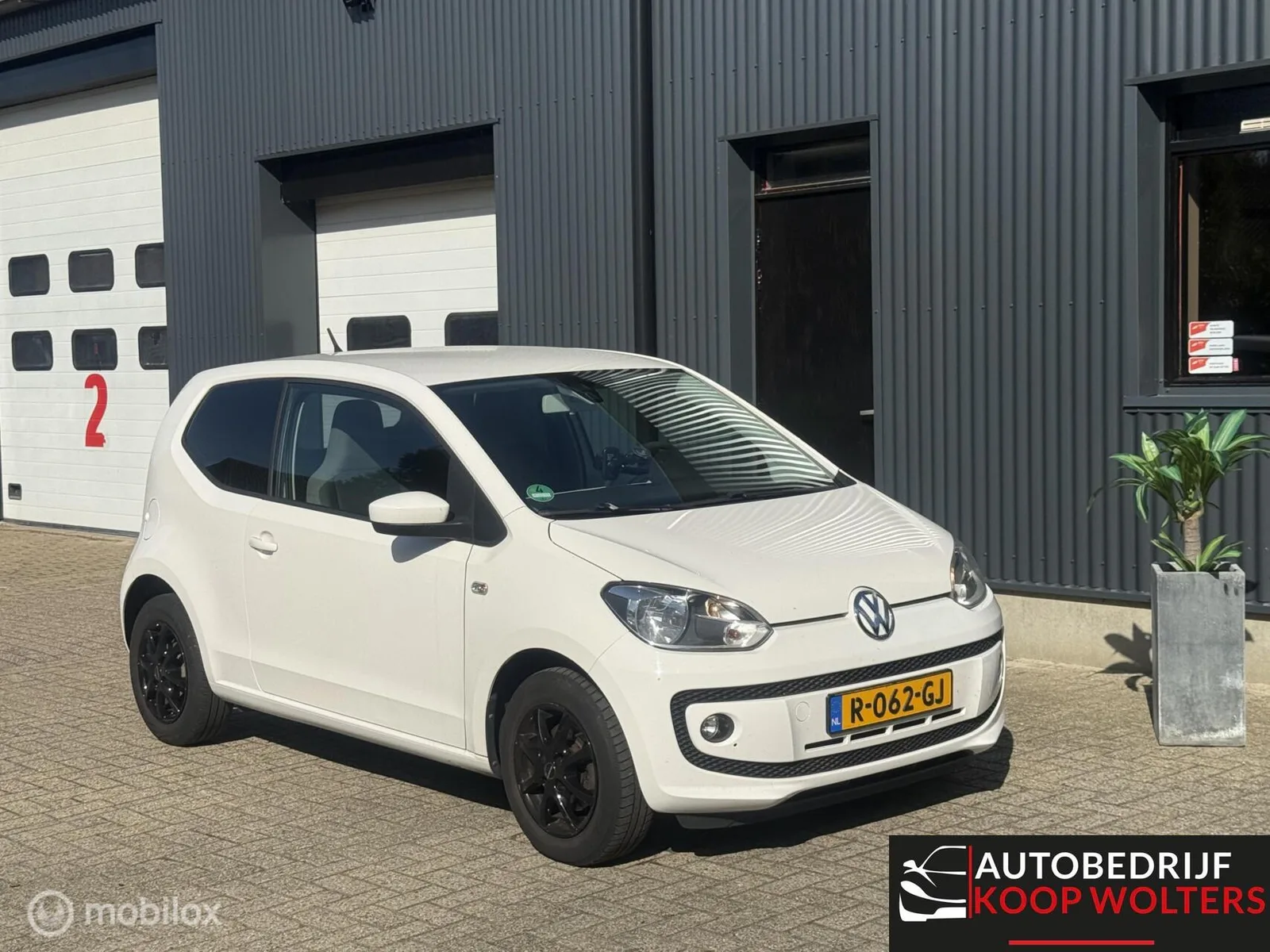 Volkswagen Up! (2012) — foto 1
