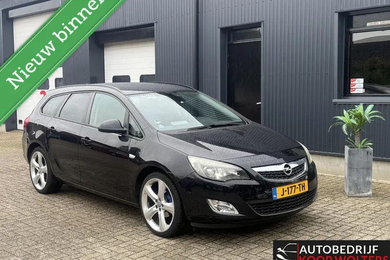 Opel Astra (2011)