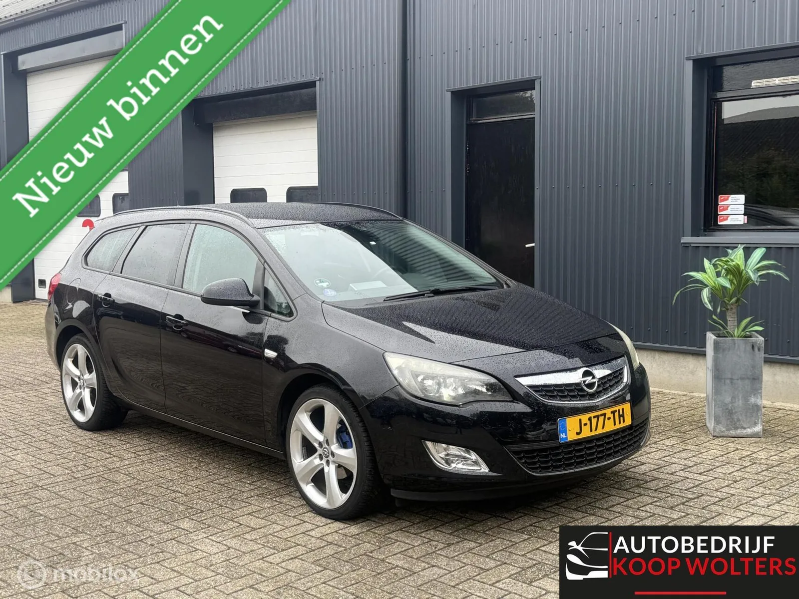 Opel Astra (2011) — foto 1