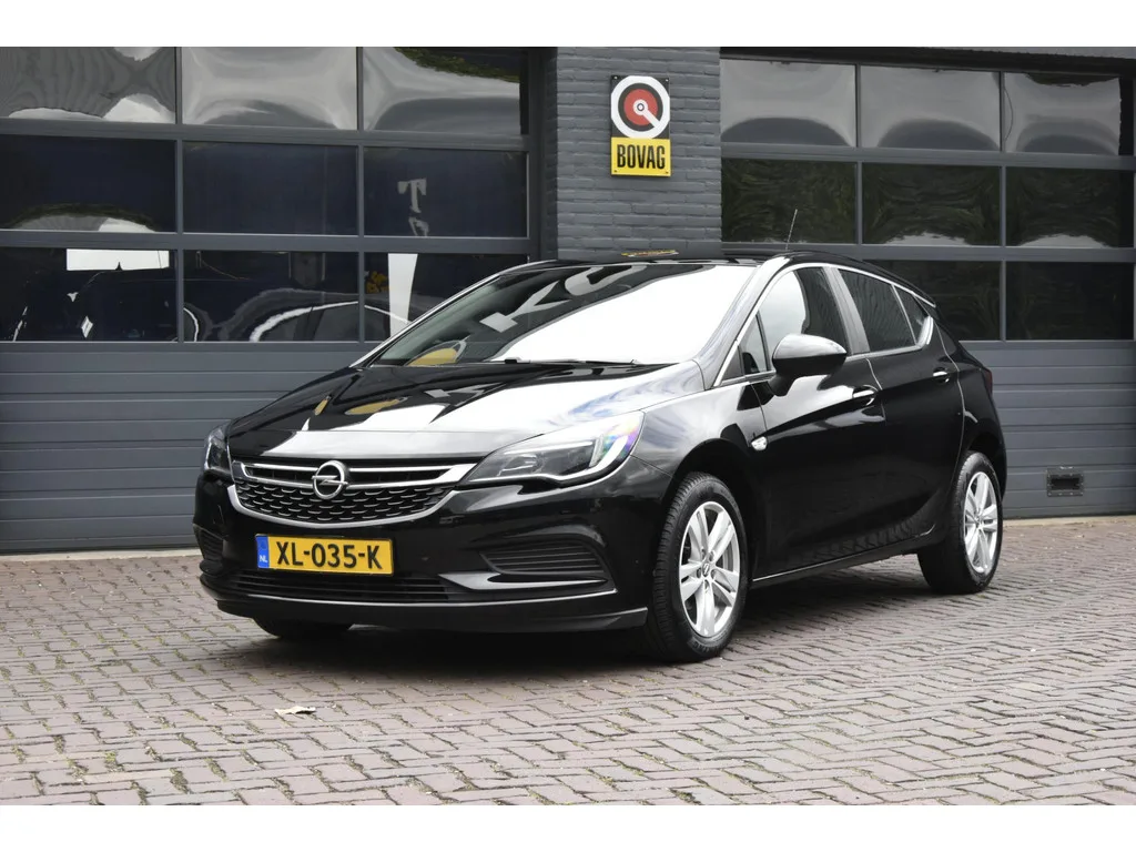 Opel Astra (2019) — foto 1
