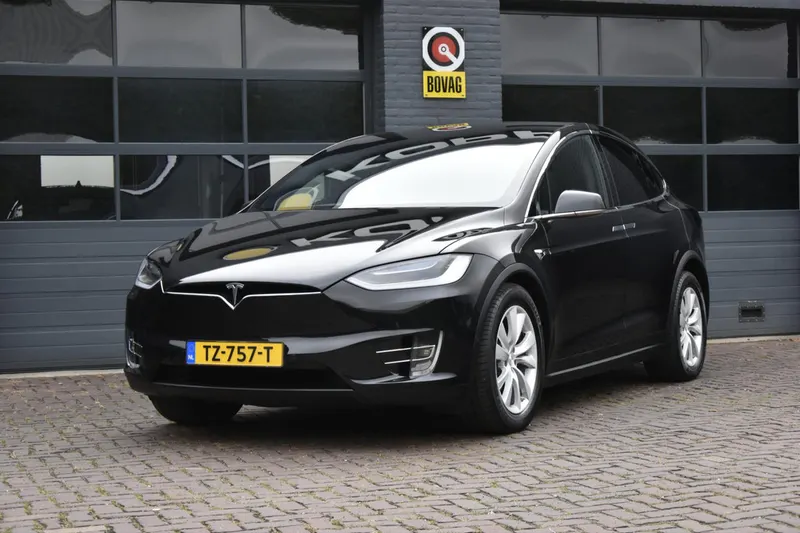 Tesla Model X (2018)