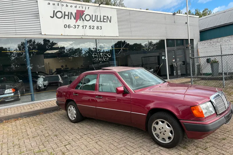 Mercedes-Benz 200-500 (1990)