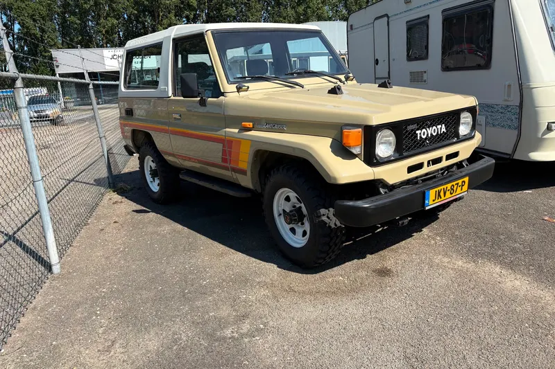 Toyota Land Cruiser (1987)