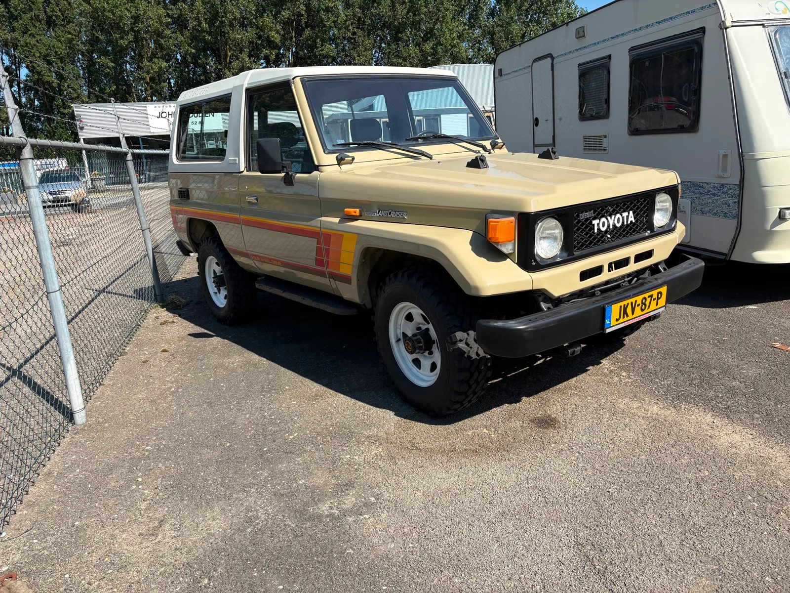 Toyota Land Cruiser (1987) — foto 1